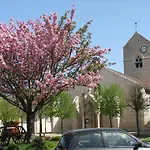 Logis Restaurant Du Cheval Blanc מלון Chamouilley