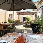 מלון Logis Restaurant Du Cheval Blanc 2*
