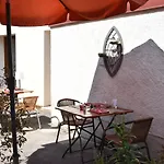 מלון Logis Restaurant Du Cheval Blanc 2*