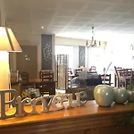 Logis Restaurant Du Cheval Blanc מלון 2*