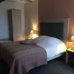 Logis Restaurant Du Cheval Blanc מלון Chamouilley