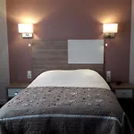מלון Logis Restaurant Du Cheval Blanc 2*