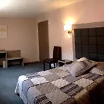 Logis Restaurant Du Cheval Blanc מלון 2*