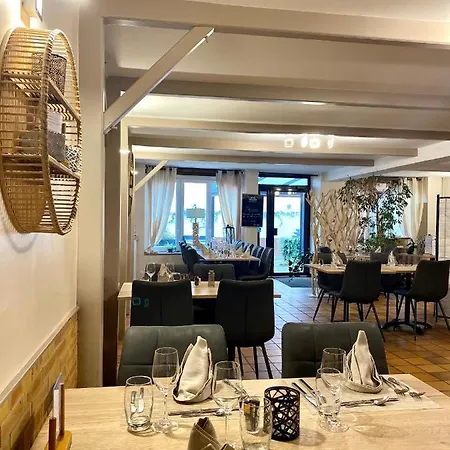 Logis Restaurant Du Cheval Blanc ホテル Chamouilley