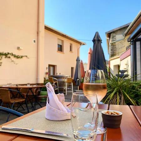 Logis Restaurant Du Cheval Blanc Отель 2*
