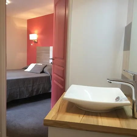 ホテル Logis Restaurant Du Cheval Blanc 2*