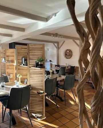 Logis Restaurant Du Cheval Blanc Hotell