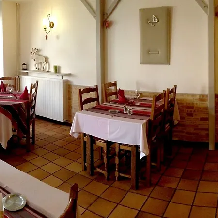 ホテル Logis Restaurant Du Cheval Blanc
