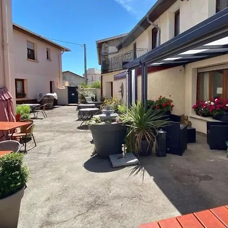 Logis Restaurant Du Cheval Blanc ホテル