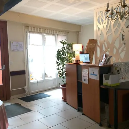 Logis Restaurant Du Cheval Blanc ホテル 2*