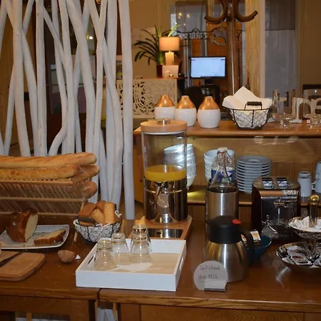 Logis Restaurant Du Cheval Blanc ホテル