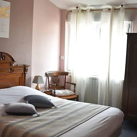 Logis Restaurant Du Cheval Blanc Hotell