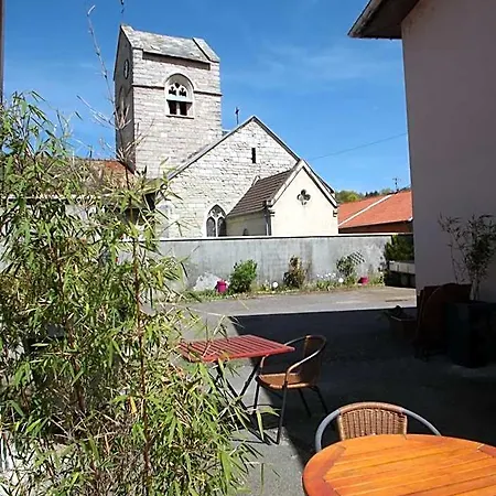Logis Restaurant Du Cheval Blanc ホテル 2*