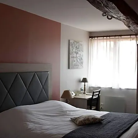 Hotell Logis Restaurant Du Cheval Blanc 2*