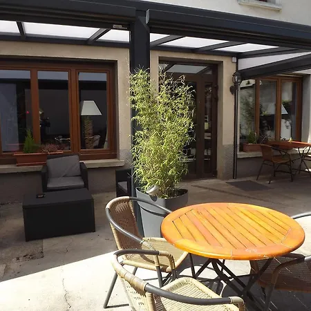 Logis Restaurant Du Cheval Blanc Отель Chamouilley