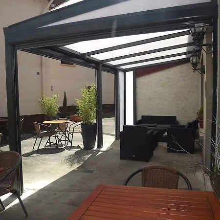 Отель Logis Restaurant Du Cheval Blanc 2*