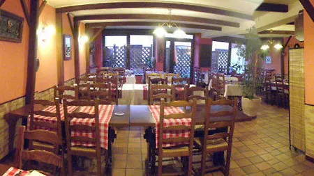 Logis Restaurant Du Cheval Blanc ホテル