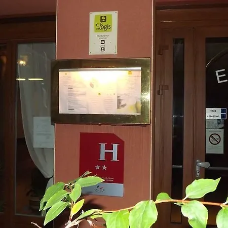 ホテル Logis Restaurant Du Cheval Blanc 2*
