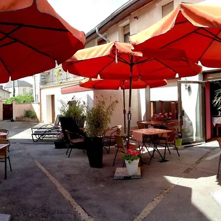 Logis Restaurant Du Cheval Blanc فندق