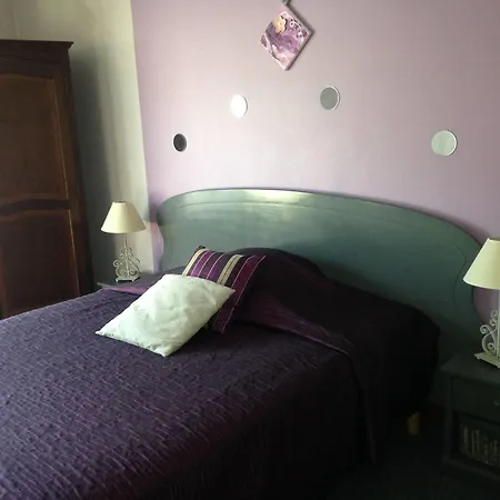 Logis Restaurant Du Cheval Blanc ホテル 2*