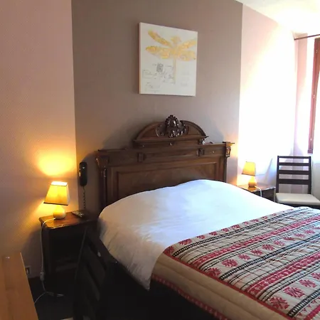 ホテル Logis Restaurant Du Cheval Blanc Chamouilley