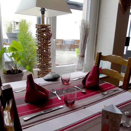 فندق Logis Restaurant Du Cheval Blanc Chamouilley
