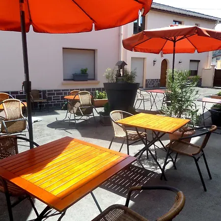 Logis Restaurant Du Cheval Blanc ホテル