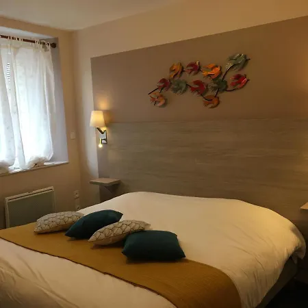 Отель Logis Restaurant Du Cheval Blanc 2*
